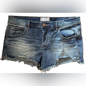 Free People low-mid waist cut off denim shorts